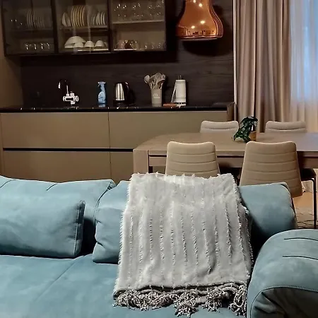 Chaplin تيرانا