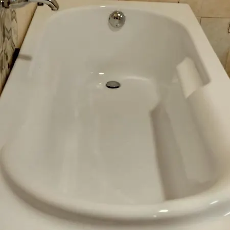 Chaplin تيرانا