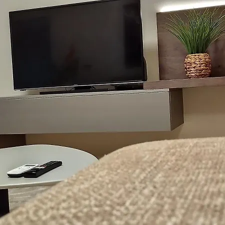 Chaplin تيرانا